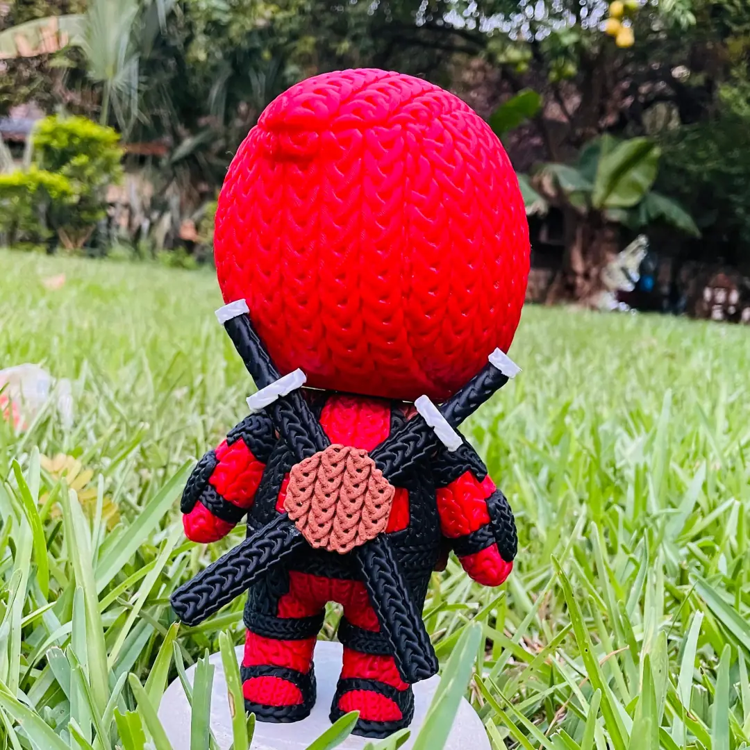 Deadpool Estilo Crochet Grande - apoyo 2